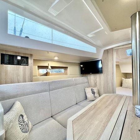 Hotel Hausboot Segelyacht Nui Burgtiefe auf Fehmarn Exterior foto