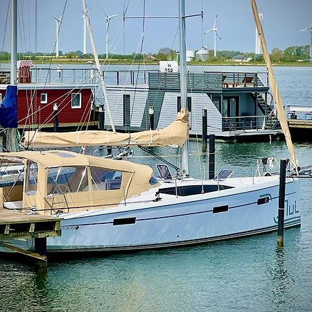 Hotel Hausboot Segelyacht Nui Burgtiefe auf Fehmarn Exterior foto