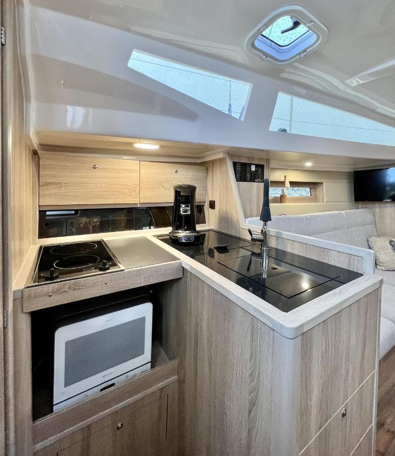 Hotel Hausboot Segelyacht Nui Burgtiefe auf Fehmarn Exterior foto