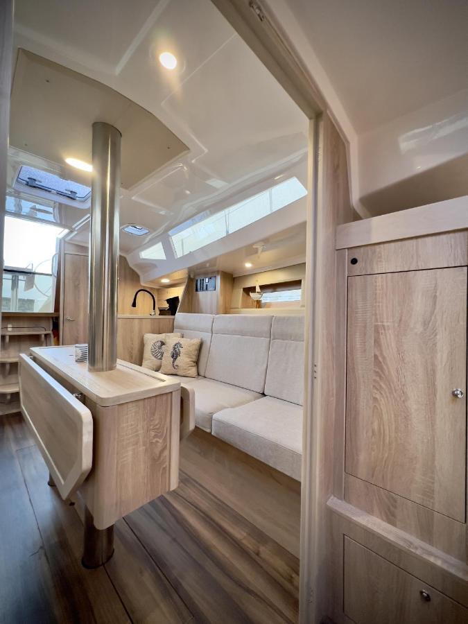 Hotel Hausboot Segelyacht Nui Burgtiefe auf Fehmarn Exterior foto
