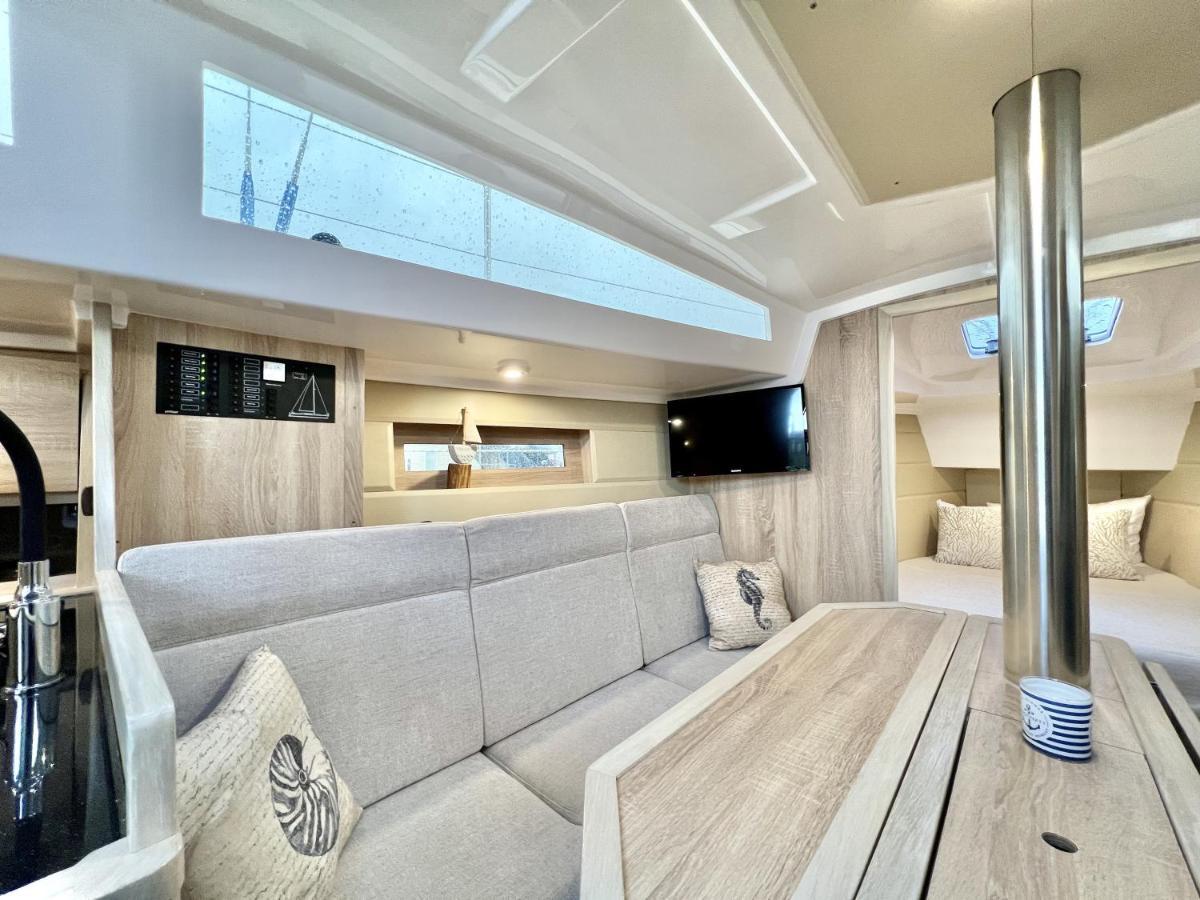 Hotel Hausboot Segelyacht Nui Burgtiefe auf Fehmarn Exterior foto
