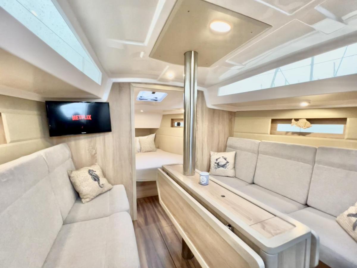 Hotel Hausboot Segelyacht Nui Burgtiefe auf Fehmarn Exterior foto