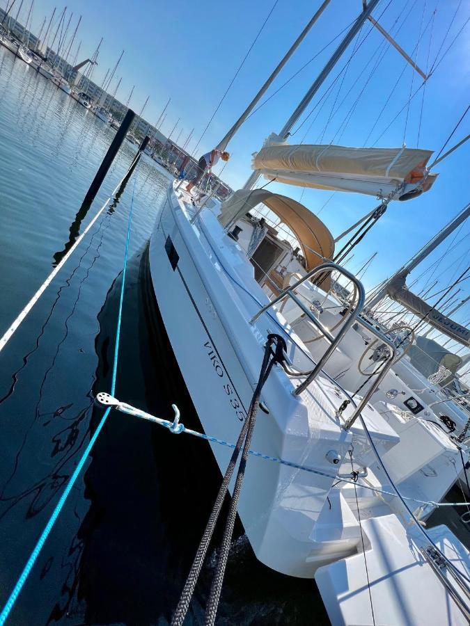 Hotel Hausboot Segelyacht Nui Burgtiefe auf Fehmarn Exterior foto