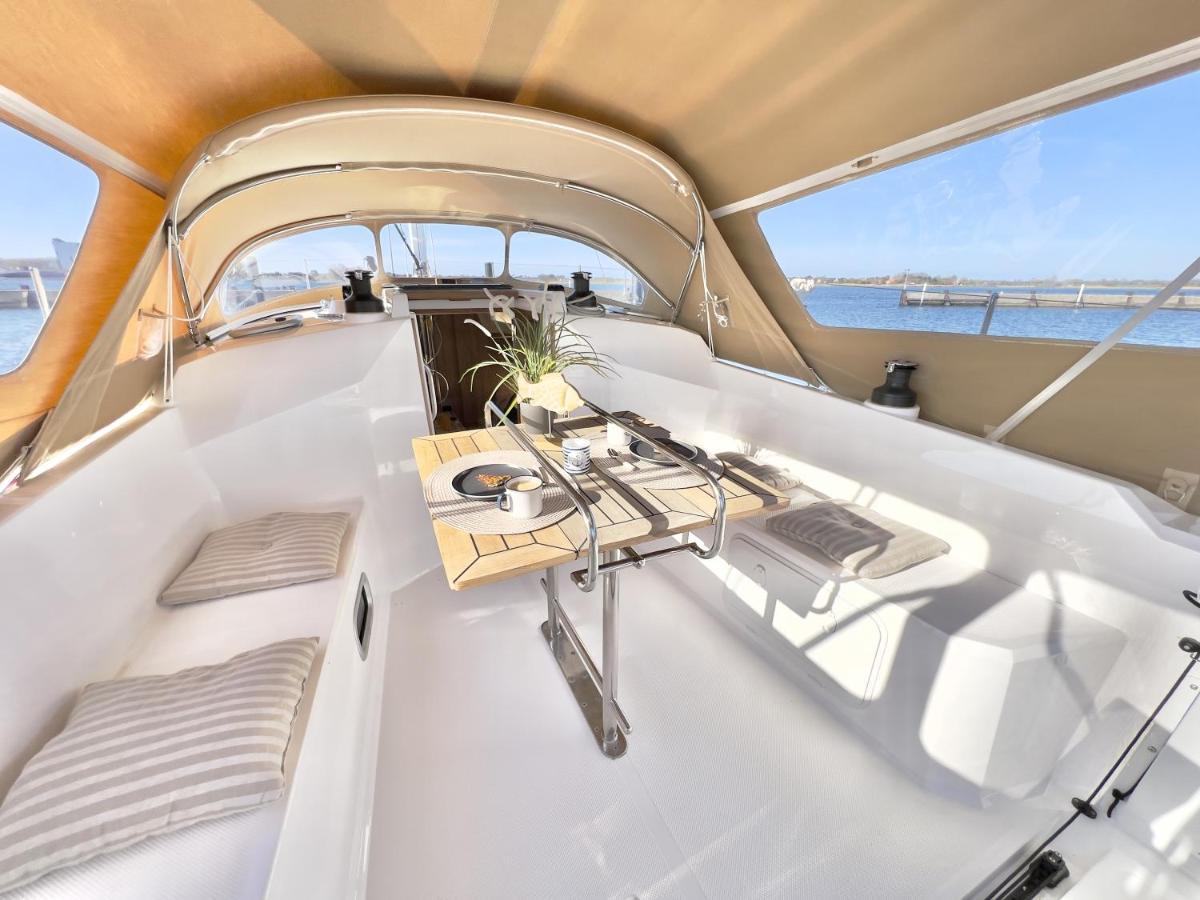 Hotel Hausboot Segelyacht Nui Burgtiefe auf Fehmarn Exterior foto