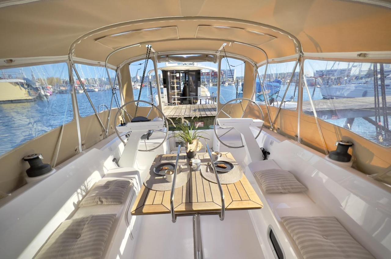 Hotel Hausboot Segelyacht Nui Burgtiefe auf Fehmarn Exterior foto