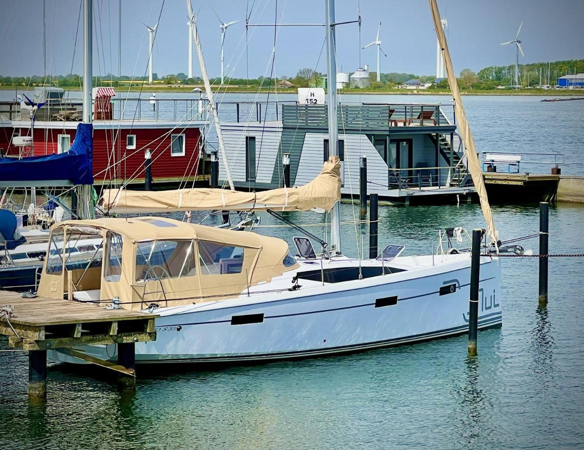 Hotel Hausboot Segelyacht Nui Burgtiefe auf Fehmarn Exterior foto