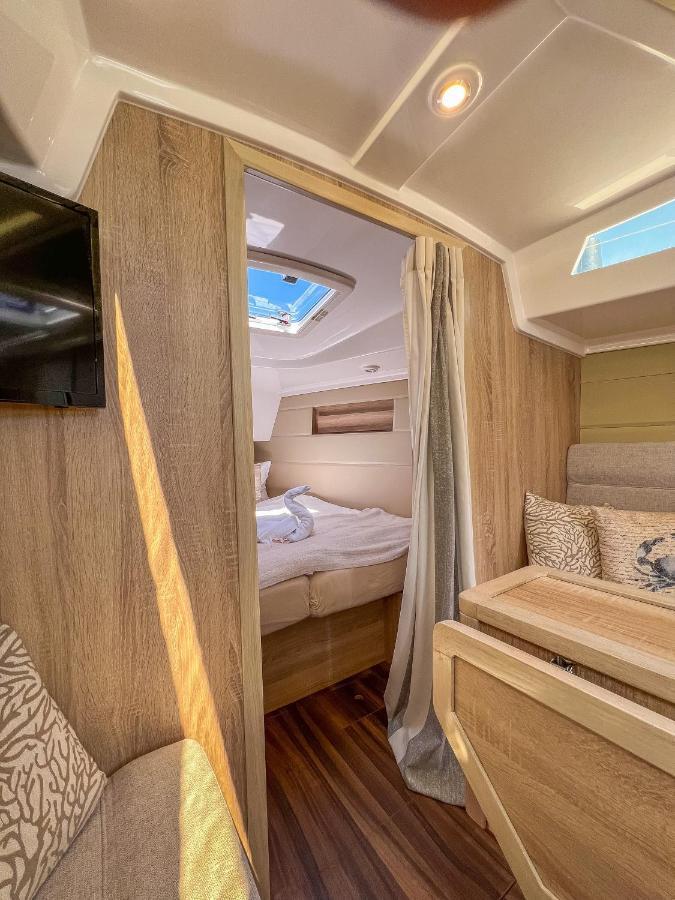 Hotel Hausboot Segelyacht Nui Burgtiefe auf Fehmarn Exterior foto